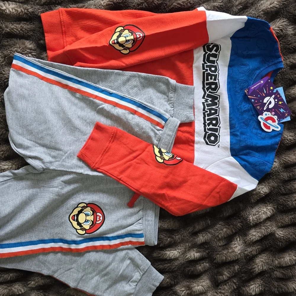 Super Mario NWT Sweatshirt And Sweatpants Set 10 - Picture 3 of 5